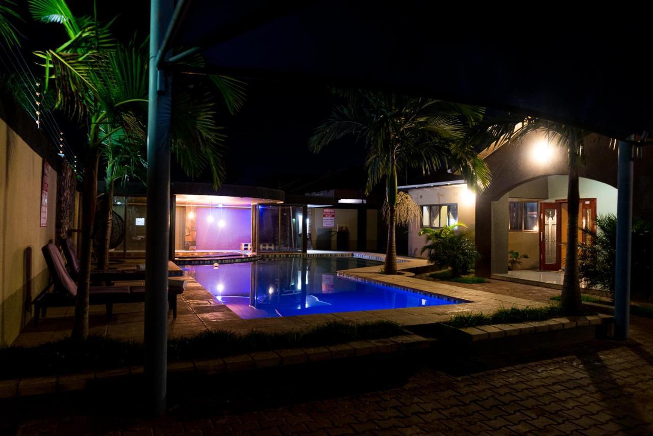 Emc Fully Furnished &Serviced Villas 4 Bedroom With Solar Power , Private Pool, Starlink Wifi ,Aircons & Dstv Lusaka Luaran gambar