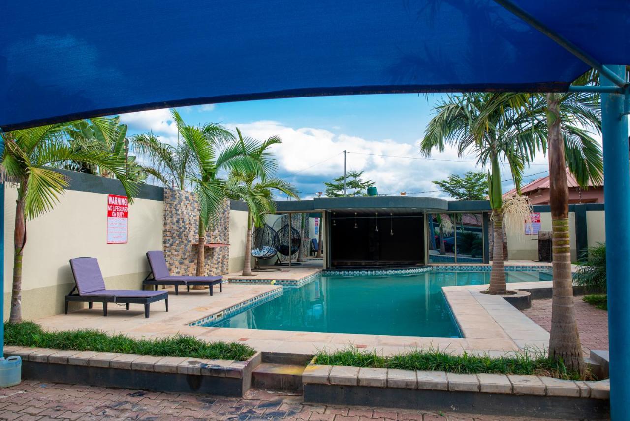 Emc Fully Furnished &Serviced Villas 4 Bedroom With Solar Power , Private Pool, Starlink Wifi ,Aircons & Dstv Lusaka Luaran gambar