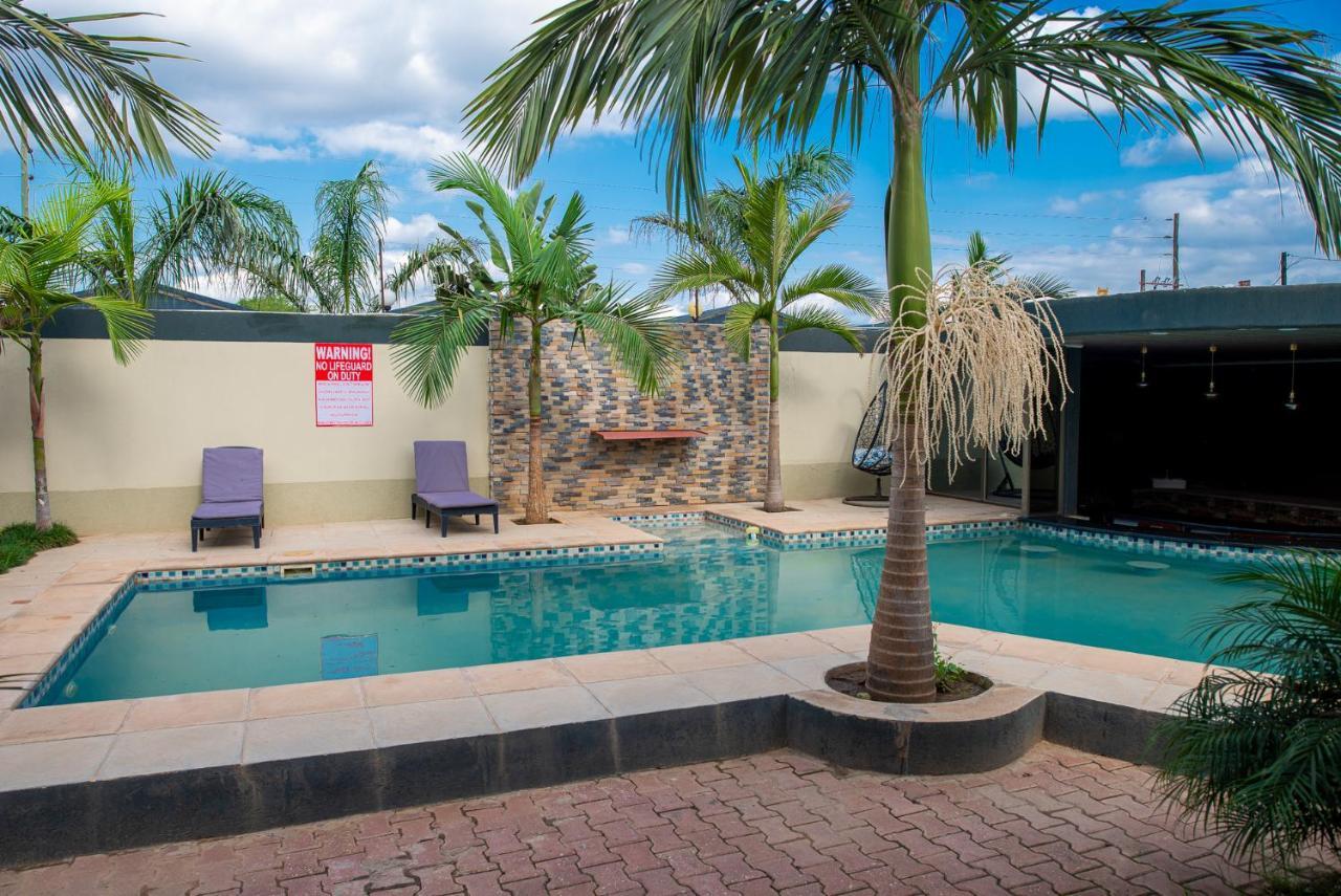 Emc Fully Furnished &Serviced Villas 4 Bedroom With Solar Power , Private Pool, Starlink Wifi ,Aircons & Dstv Lusaka Luaran gambar