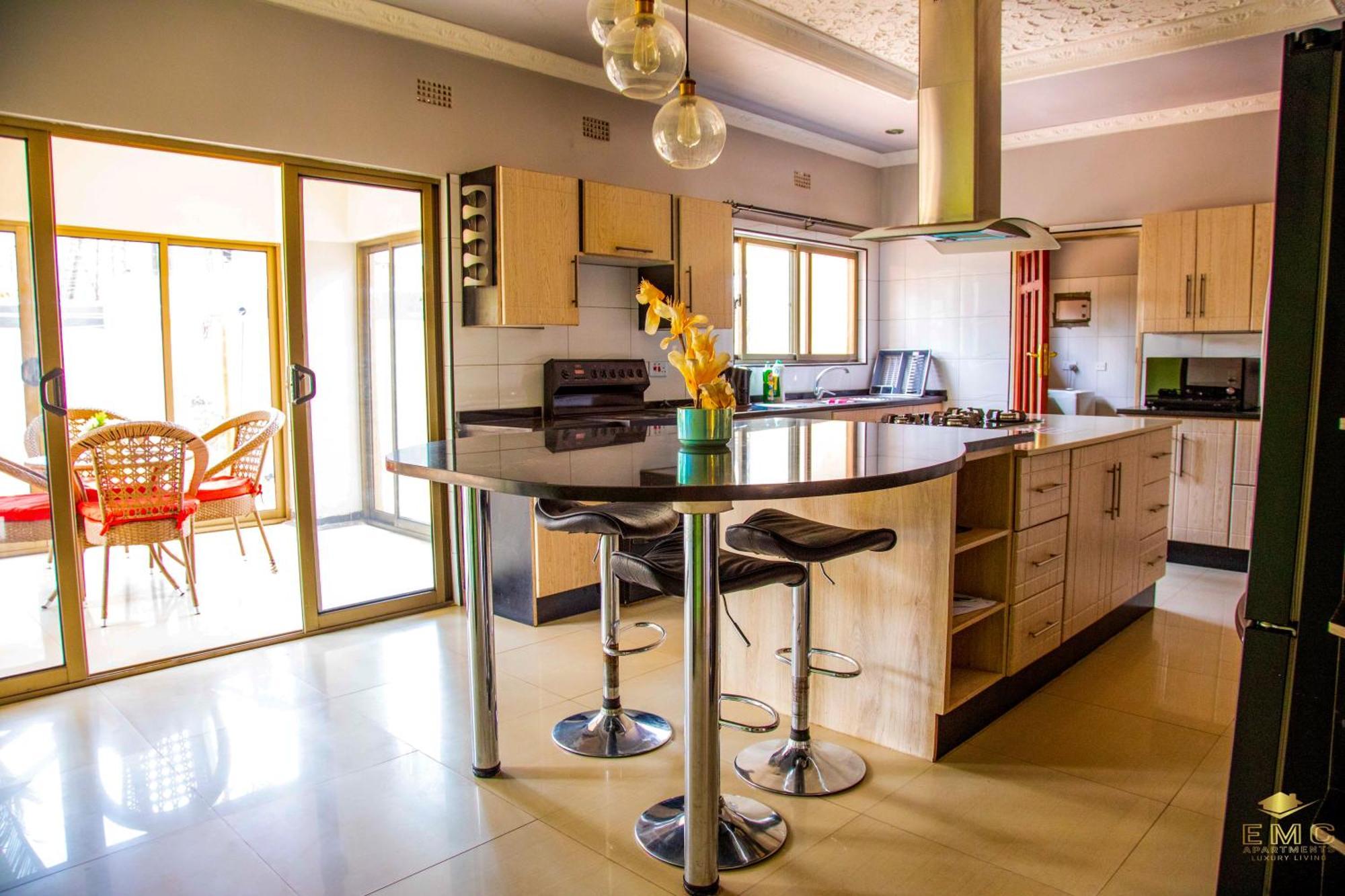 Emc Fully Furnished &Serviced Villas 4 Bedroom With Solar Power , Private Pool, Starlink Wifi ,Aircons & Dstv Lusaka Luaran gambar
